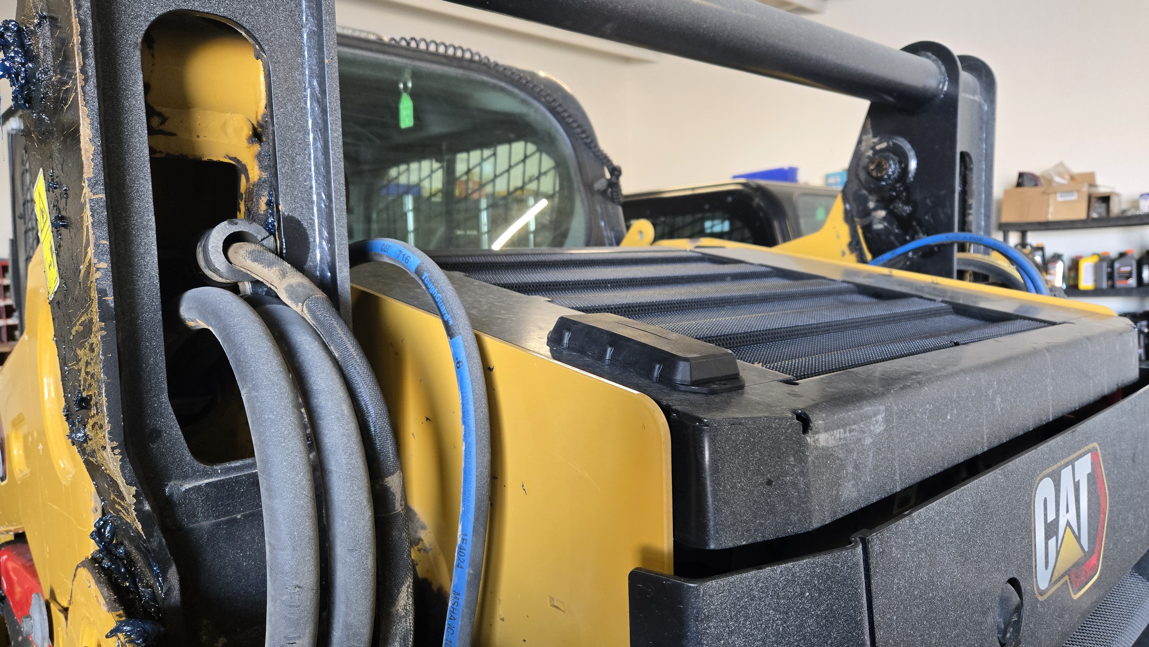 Battery tracker mounted on equipment
